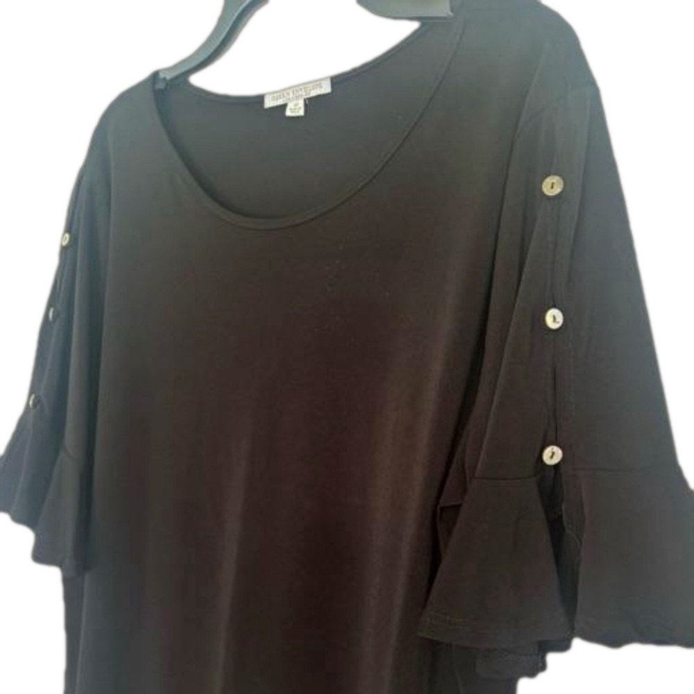 Green Envelope, women’s black top. short sleeves with ruffles & buttons, size 1X - Picture 2 of 3